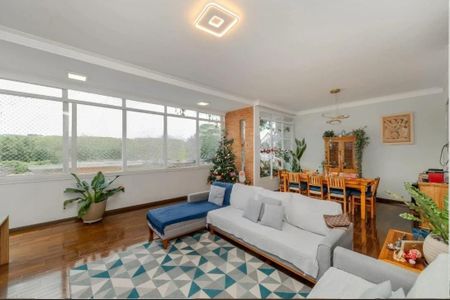 Casa à venda com 300m², 3 quartos e 5 vagas