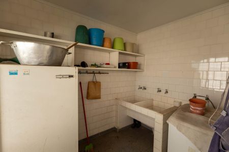 Casa à venda com 400m², 3 quartos e 3 vagas Casa à venda com 400m², 3 quartos e 3 vagasÁrea de Serviço