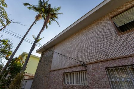 Casa à venda com 400m², 3 quartos e 3 vagas Casa à venda com 400m², 3 quartos e 3 vagasFachada