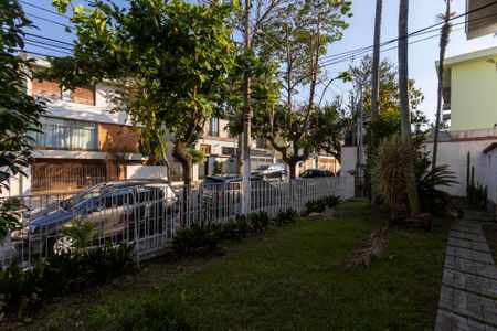 Casa à venda com 400m², 3 quartos e 3 vagas Casa à venda com 400m², 3 quartos e 3 vagasJardim