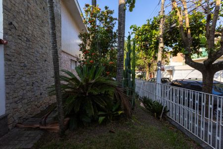 Casa à venda com 400m², 3 quartos e 3 vagas Casa à venda com 400m², 3 quartos e 3 vagasJardim