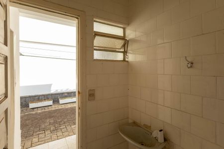 Casa à venda com 400m², 3 quartos e 3 vagas Casa à venda com 400m², 3 quartos e 3 vagasBanheiro de Serviço