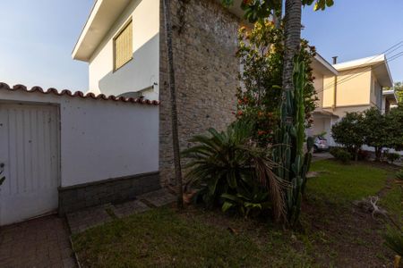 Casa à venda com 400m², 3 quartos e 3 vagas Casa à venda com 400m², 3 quartos e 3 vagasJardim