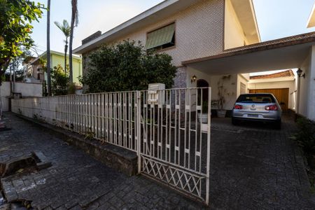 Casa à venda com 400m², 3 quartos e 3 vagas Casa à venda com 400m², 3 quartos e 3 vagasFachada