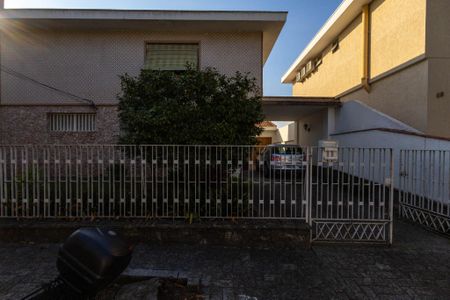 Casa à venda com 400m², 3 quartos e 3 vagas Casa à venda com 400m², 3 quartos e 3 vagasFachada