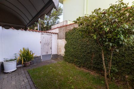 Casa à venda com 400m², 3 quartos e 3 vagas Casa à venda com 400m², 3 quartos e 3 vagasQuintal