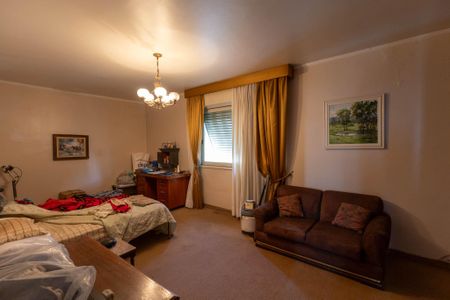 Casa à venda com 400m², 3 quartos e 3 vagas Casa à venda com 400m², 3 quartos e 3 vagasQuarto 2