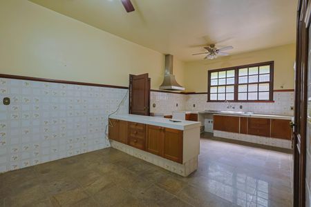 Casa de condomínio à venda com 420m², 4 quartos e 5 vagas Casa de condomínio à venda com 420m², 4 quartos e 5 vagasCozinha