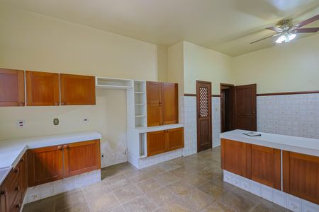 Casa de condomínio à venda com 420m², 4 quartos e 5 vagas Casa de condomínio à venda com 420m², 4 quartos e 5 vagasCozinha