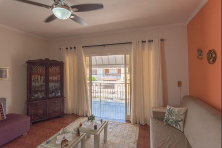 Casa à venda com 221m², 4 quartos e 3 vagas Casa à venda com 221m², 4 quartos e 3 vagasSala 2