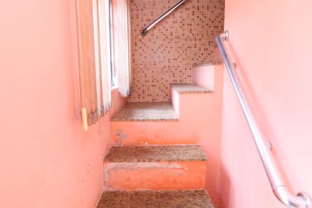 Casa para alugar com 379m², 1 quarto e 5 vagasEscadas