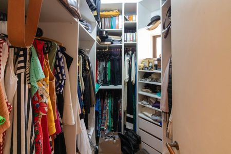 Apartamento à venda com 217m², 3 quartos e 3 vagasCloset da suíte 2