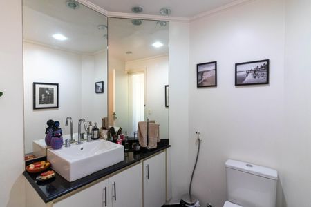 Apartamento à venda com 217m², 3 quartos e 3 vagasBanheiro da Suíte 1