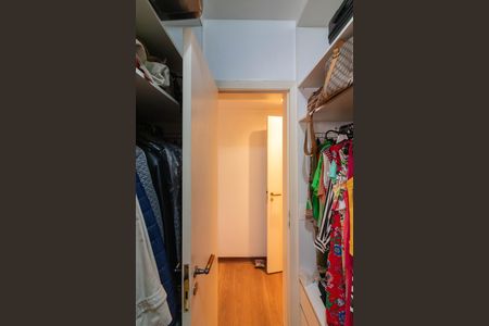 Apartamento à venda com 217m², 3 quartos e 3 vagasCloset da suíte 2