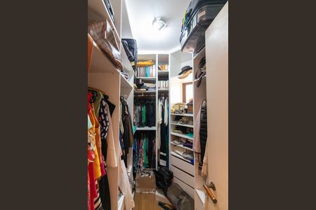 Apartamento à venda com 217m², 3 quartos e 3 vagasCloset da suíte 2