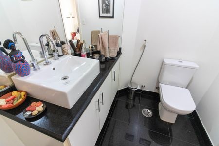 Apartamento à venda com 217m², 3 quartos e 3 vagasBanheiro da Suíte 1