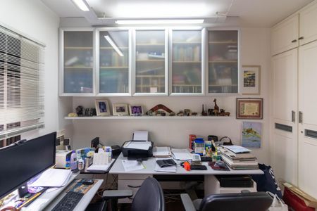 Apartamento à venda com 217m², 3 quartos e 3 vagasEscritório