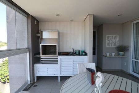 Apartamento para alugar com 235m², 3 quartos e 3 vagas Apartamento para alugar com 235m², 3 quartos e 3 vagasVaranda