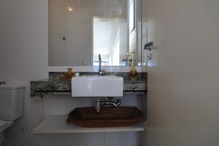 Apartamento para alugar com 235m², 3 quartos e 3 vagas Apartamento para alugar com 235m², 3 quartos e 3 vagasBanheiro Social 2