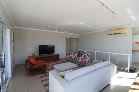Apartamento para alugar com 235m², 3 quartos e 3 vagas Apartamento para alugar com 235m², 3 quartos e 3 vagasSala
