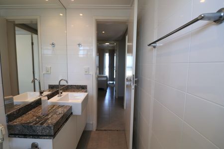 Apartamento para alugar com 235m², 3 quartos e 3 vagas Apartamento para alugar com 235m², 3 quartos e 3 vagasBanheiro Social