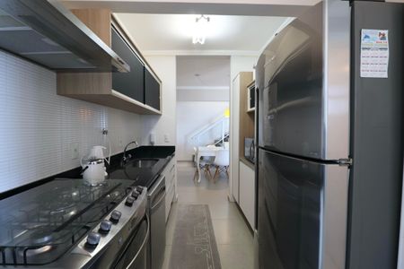 Apartamento para alugar com 235m², 3 quartos e 3 vagas Apartamento para alugar com 235m², 3 quartos e 3 vagasCozinha