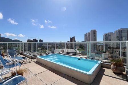 Apartamento para alugar com 235m², 3 quartos e 3 vagas Apartamento para alugar com 235m², 3 quartos e 3 vagasVaranda - Piscina