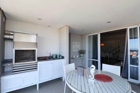 Apartamento para alugar com 235m², 3 quartos e 3 vagas Apartamento para alugar com 235m², 3 quartos e 3 vagasVaranda