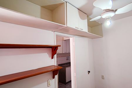 Apartamento à venda com 77m², 3 quartos e 1 vagaquarto de serviço