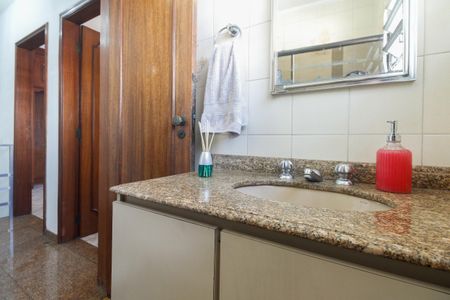 Casa à venda com 176m², 3 quartos e 3 vagasBanheiro Social