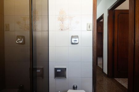 Casa à venda com 176m², 3 quartos e 3 vagasBanheiro Social