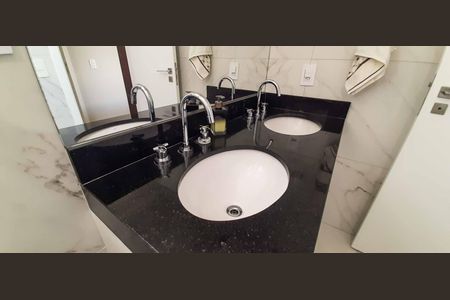 Apartamento à venda com 117m², 3 quartos e 2 vagas Apartamento à venda com 117m², 3 quartos e 2 vagasBanheiro da Suíte 1