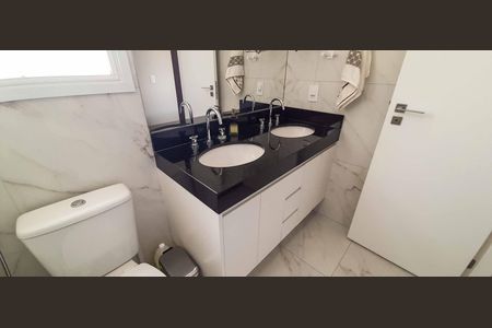 Apartamento à venda com 117m², 3 quartos e 2 vagas Apartamento à venda com 117m², 3 quartos e 2 vagasBanheiro da Suíte 1
