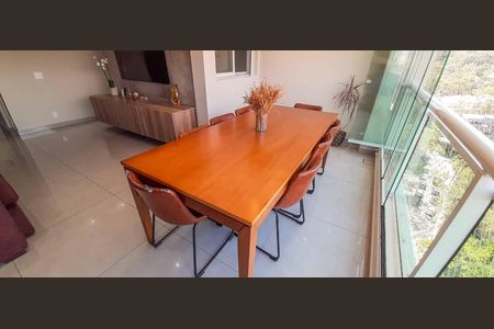 Apartamento à venda com 117m², 3 quartos e 2 vagas Apartamento à venda com 117m², 3 quartos e 2 vagasSala de Jantar