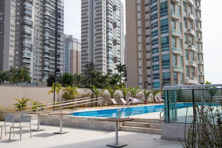 Apartamento à venda com 117m², 3 quartos e 2 vagas Apartamento à venda com 117m², 3 quartos e 2 vagasÁrea comum - Piscina