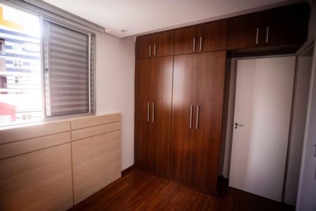 Apartamento à venda com 130m², 4 quartos e 2 vagasQuarto 2