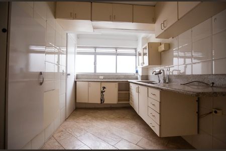 Apartamento à venda com 230m², 4 quartos e 2 vagas Apartamento à venda com 230m², 4 quartos e 2 vagasCozinha
