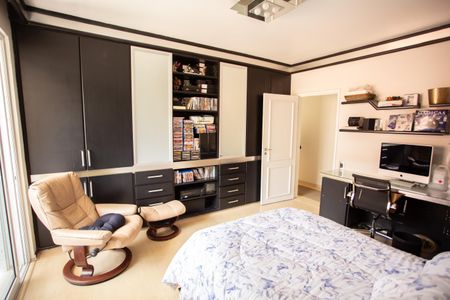 Casa à venda com 360m², 4 quartos e 3 vagas Casa à venda com 360m², 4 quartos e 3 vagasSuíte 2