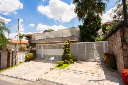 Casa à venda com 360m², 4 quartos e 3 vagas Casa à venda com 360m², 4 quartos e 3 vagasFachada