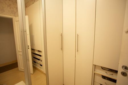 Casa à venda com 360m², 4 quartos e 3 vagas Casa à venda com 360m², 4 quartos e 3 vagasCloset da suíte 1