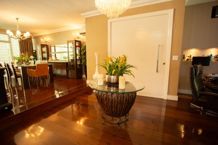 Casa à venda com 360m², 4 quartos e 3 vagas Casa à venda com 360m², 4 quartos e 3 vagasSala de Tv