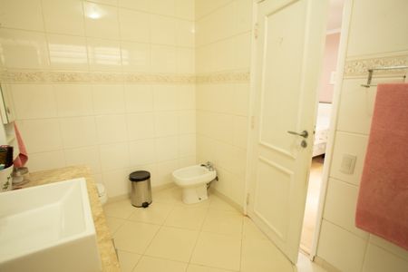 Casa à venda com 360m², 4 quartos e 3 vagas Casa à venda com 360m², 4 quartos e 3 vagasBanheiro da Suíte 3