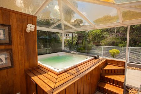 Casa à venda com 360m², 4 quartos e 3 vagas Casa à venda com 360m², 4 quartos e 3 vagasSPA