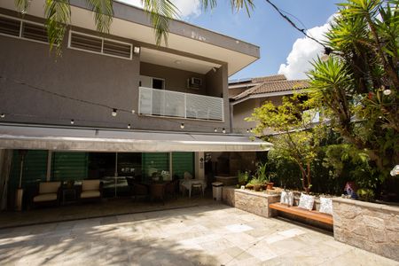 Casa à venda com 360m², 4 quartos e 3 vagas Casa à venda com 360m², 4 quartos e 3 vagasJardim