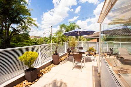 Casa à venda com 360m², 4 quartos e 3 vagas Casa à venda com 360m², 4 quartos e 3 vagasSPA