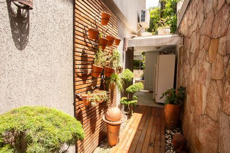 Casa à venda com 360m², 4 quartos e 3 vagas Casa à venda com 360m², 4 quartos e 3 vagasJardim