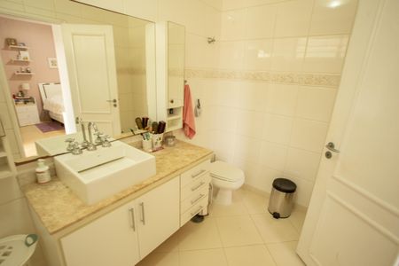 Casa à venda com 360m², 4 quartos e 3 vagas Casa à venda com 360m², 4 quartos e 3 vagasBanheiro da Suíte 3