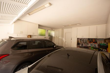 Casa à venda com 360m², 4 quartos e 3 vagas Casa à venda com 360m², 4 quartos e 3 vagasGaragem