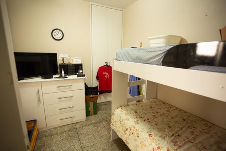 Casa à venda com 360m², 4 quartos e 3 vagas Casa à venda com 360m², 4 quartos e 3 vagasQuarto de Funcionário