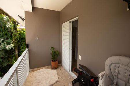 Casa à venda com 360m², 4 quartos e 3 vagas Casa à venda com 360m², 4 quartos e 3 vagasVaranda da Suíte 3